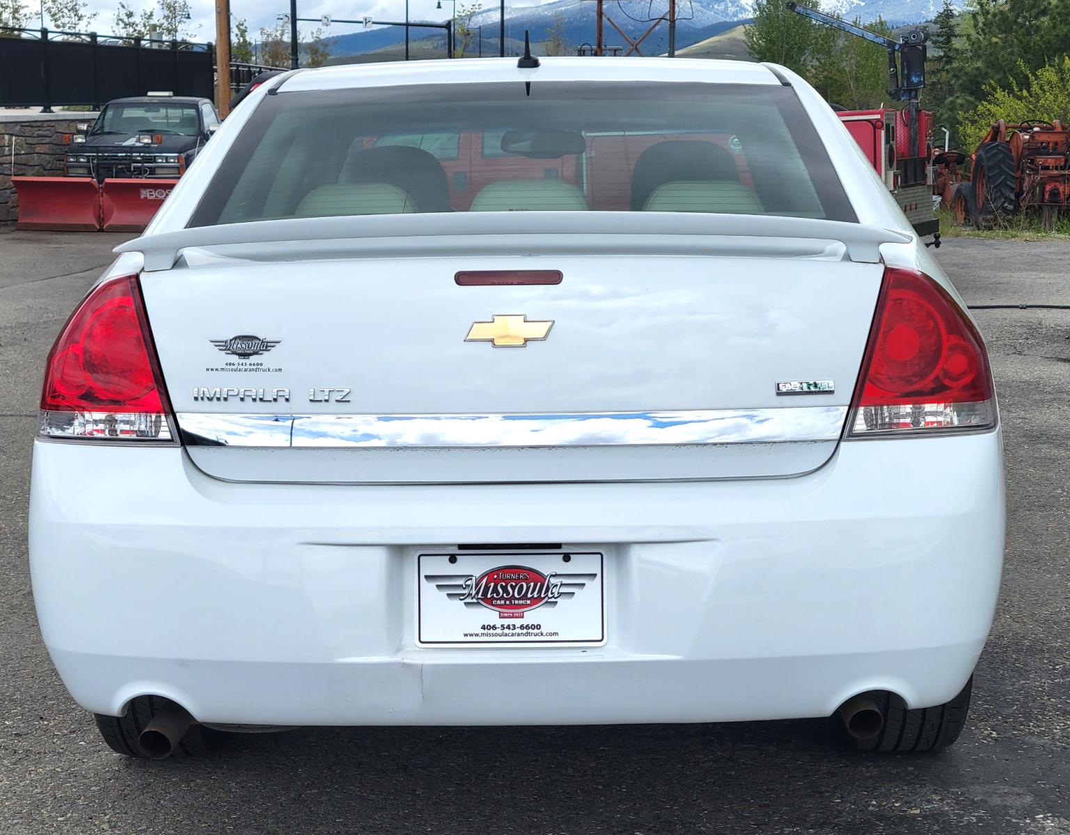 2010 White /Tan Chevrolet Impala LTZ (2G1WC5EM1A1) with an 3.9L engine, Automatic transmission, located at 450 N Russell, Missoula, MT, 59801, (406) 543-6600, 46.874496, -114.017433 - Really nice Sedan in Excellent Condition. Power Sunroof. Power Heated Seats. Air. Cruise. Tilt. Bose Sound AM FM XM CD. Power Windows and Locks. - Photo #5